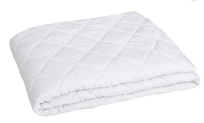 AmazonBasics Hypoallergenic Polycotton Quilted Lightweight Mattress Topper